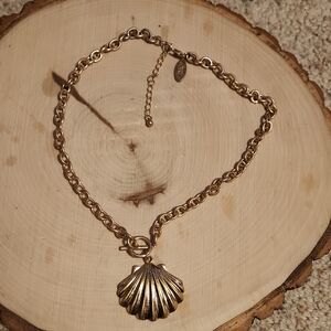 Canvas Shell Design Unique Necklace Gold Tone